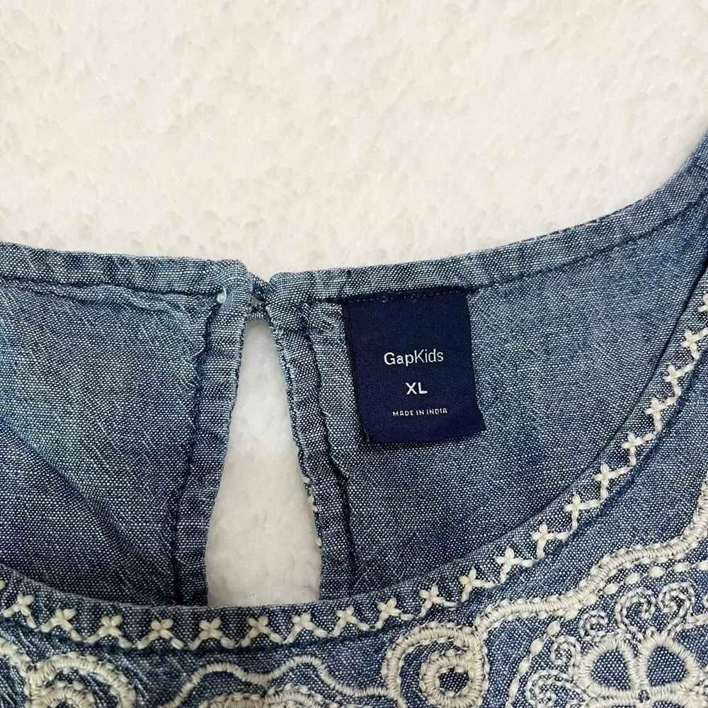 Gap Kids Girl's Shirt XL Blue Chambray Embroidery‎ Cropped